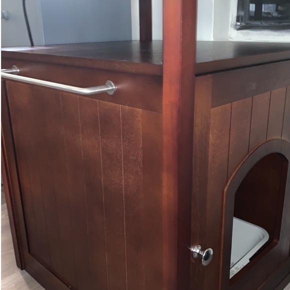 Cat litter box enclosure with shelving - Picture 3 of 9